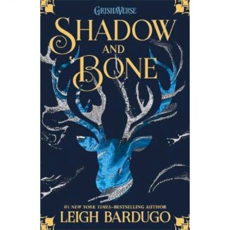 Чтение на английском языке, книга Shadow and Bone купить по низкой цене